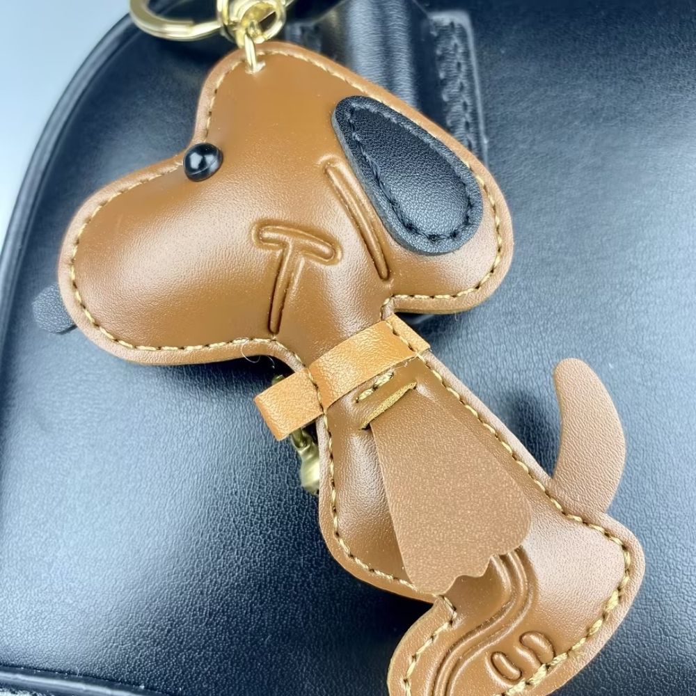 Classic Comic-Style Beagle Keyring - PU Leather Dog Keychain & Bag Accessory in Monochrome