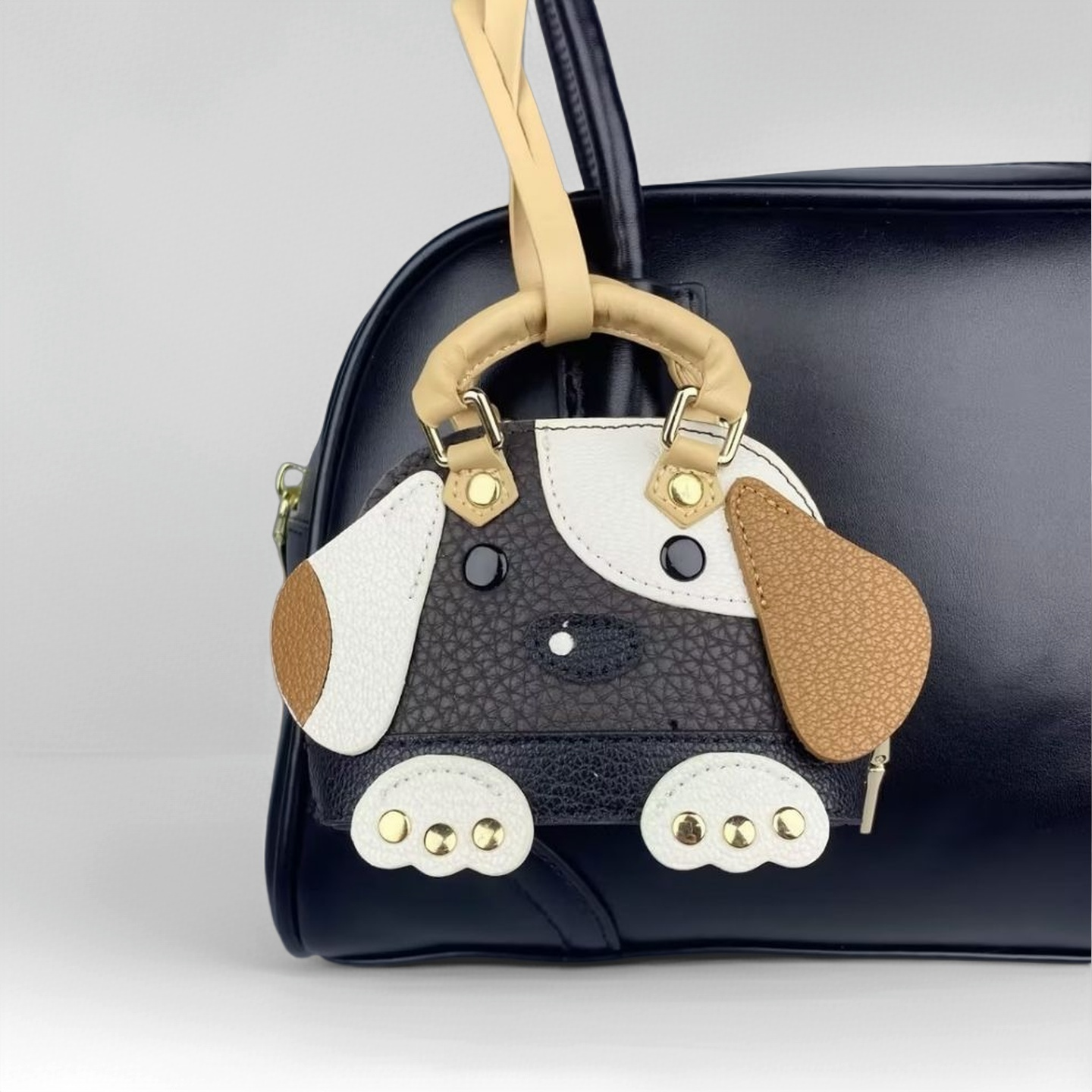 Handcrafted Genuine Lambskin Animal Charm A timeless miniature sculpture for your keys or bag! Meticulously hand-sculpted from buttery-soft lambskin leather, this 3D elephant or whale charm (7×6×2.5cm) combines artistry with everyday elegance. Key Detail