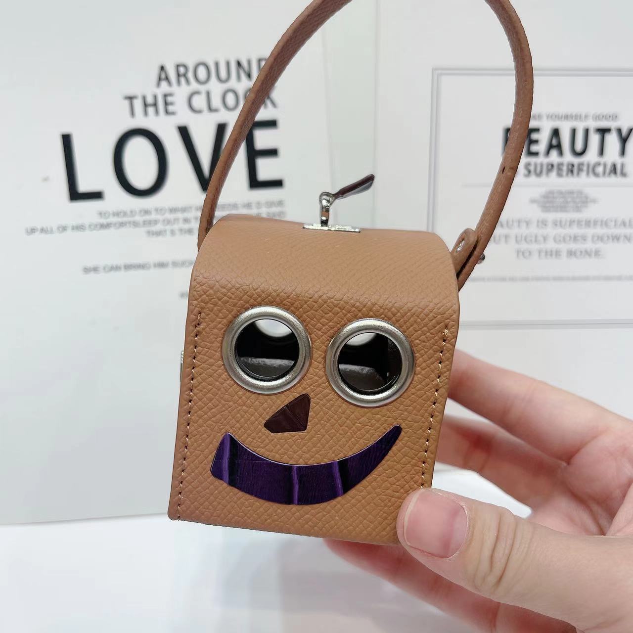 Petit H ロボットミニバッグ_高級ロボットバッグ、ミニバッグ、スマイルフェイス