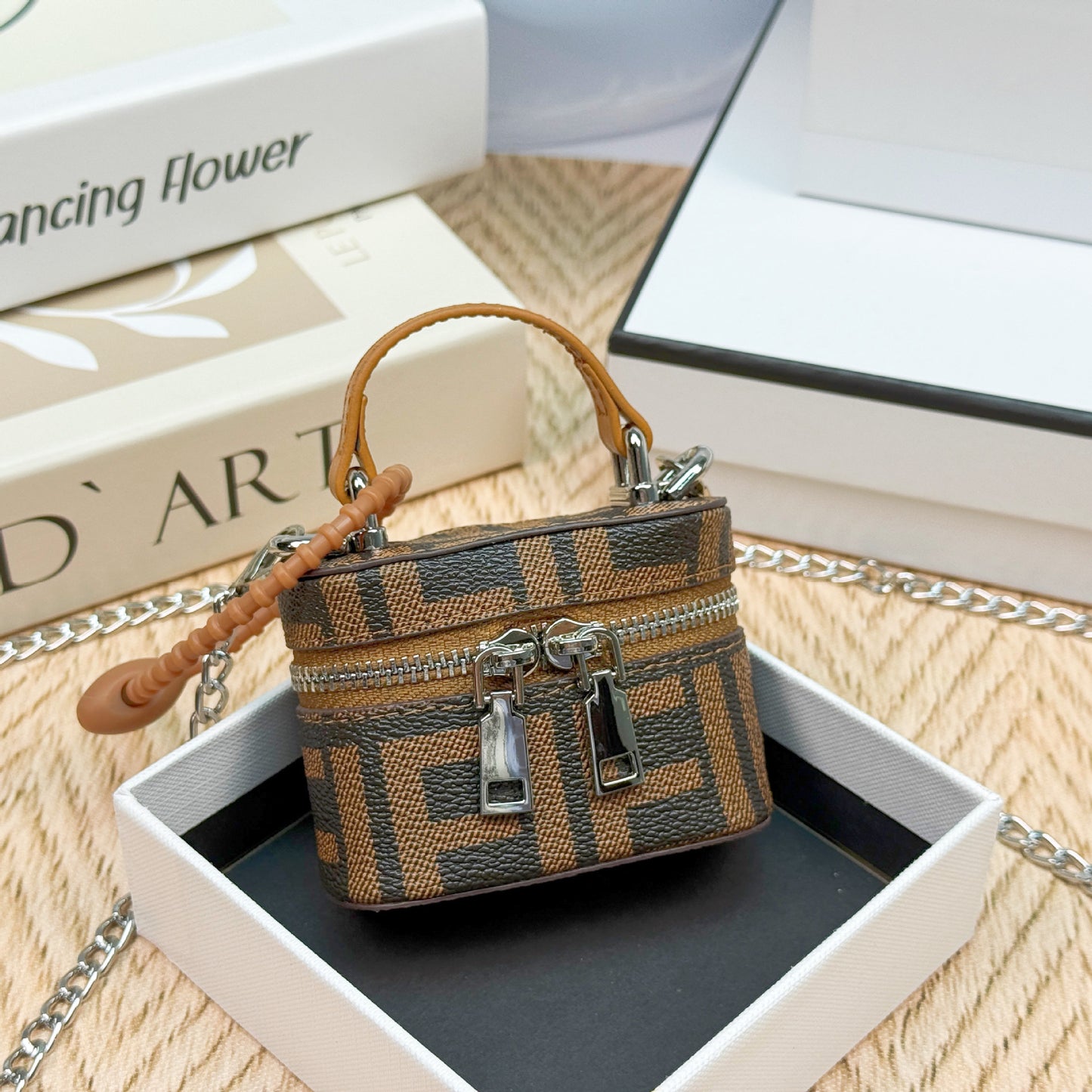 Mini messenger makeup women's bag Korean fashion bag pendant new double zipper foreign style chain earphone bag blind box