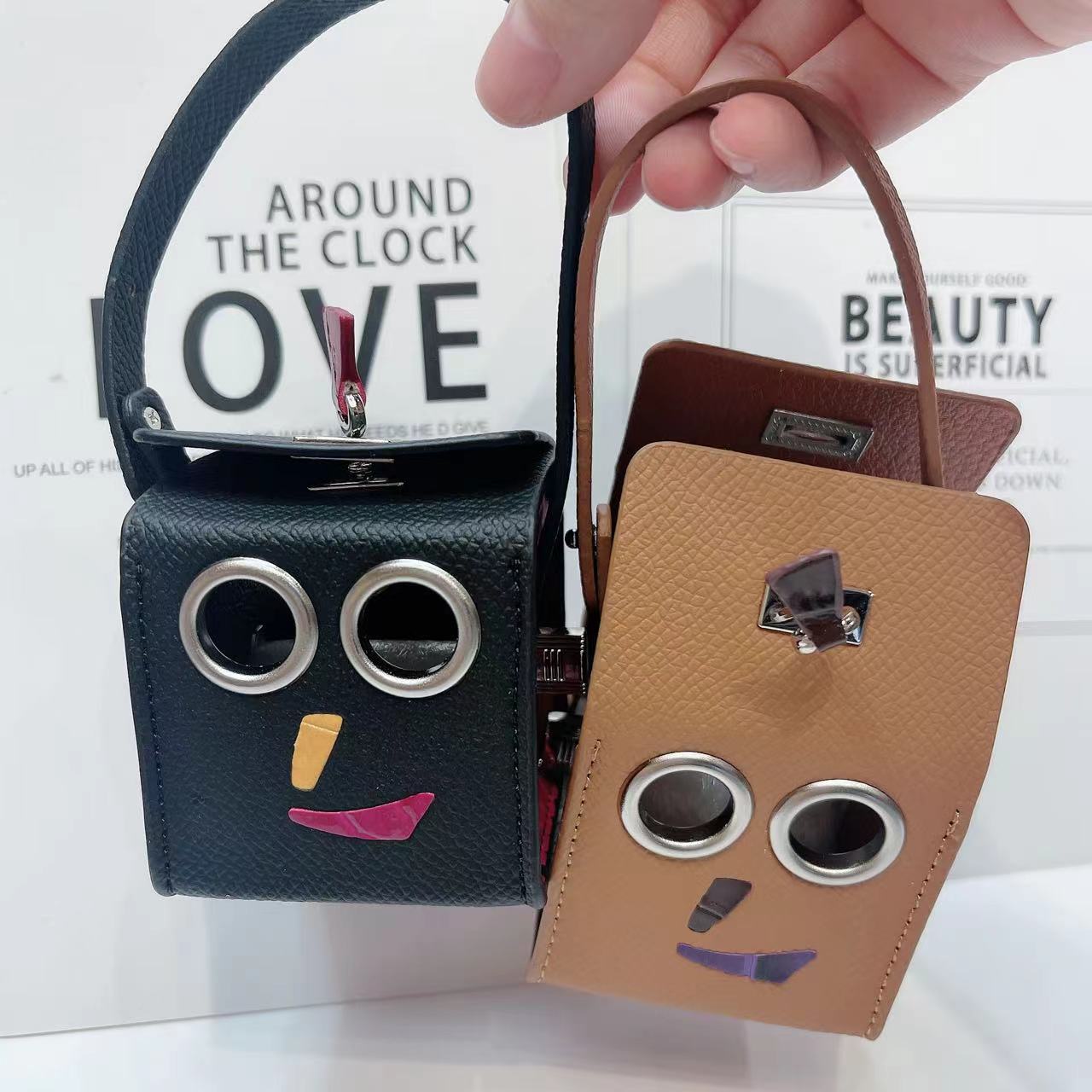 Petit H ロボットミニバッグ_高級ロボットバッグ、ミニバッグ、スマイルフェイス