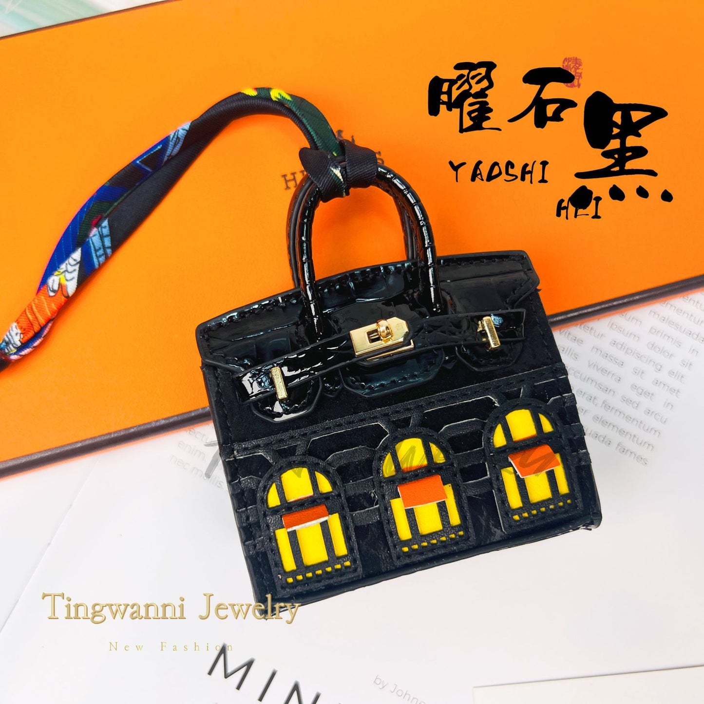 Velvet House-Shaped Mini Bag Charm | Cute Keychain Pouch for AirPods, Car Keys & Small Accessories – Trendy Small Purse Ornament