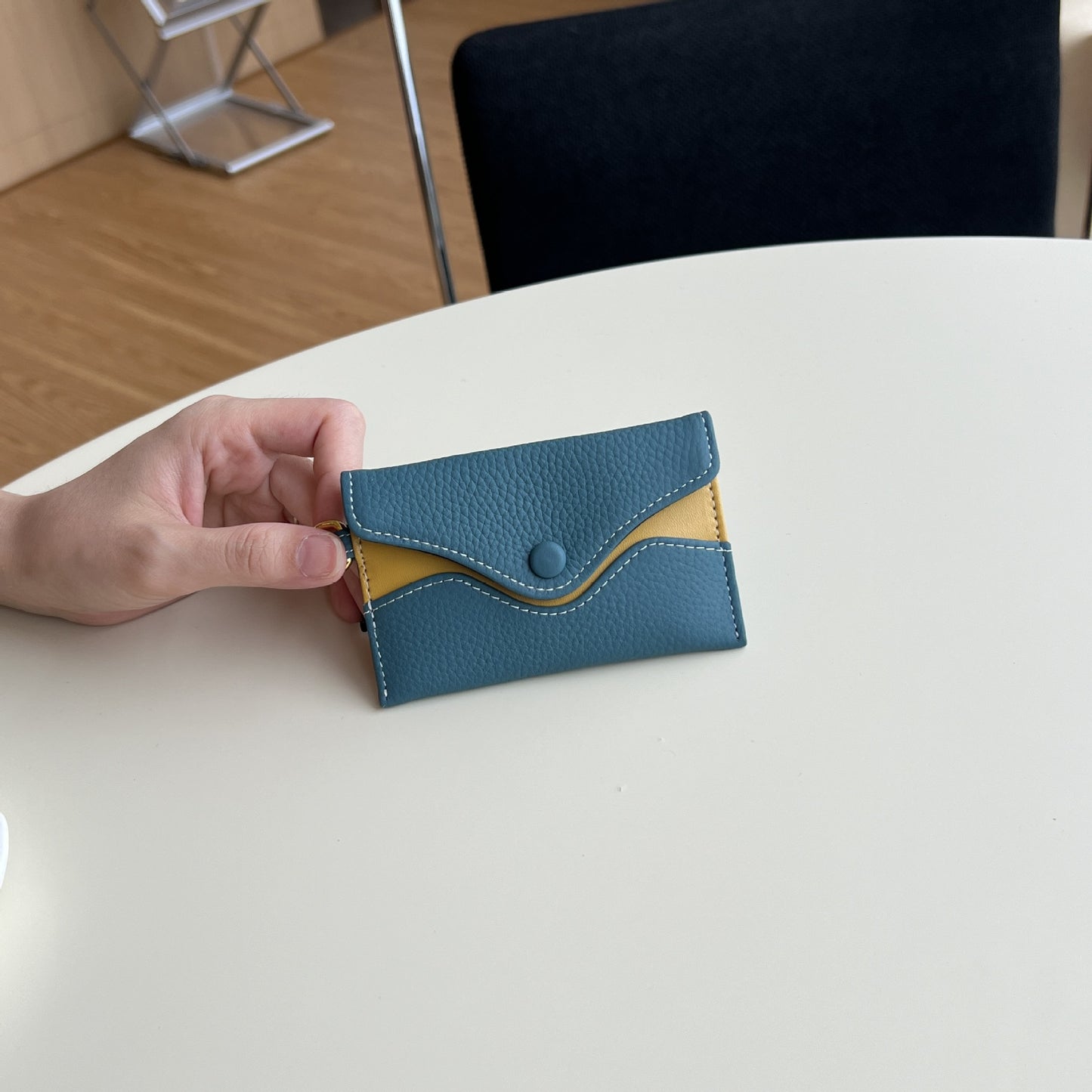 Top-grain cowhide halter envelope bag, earphone bag, versatile exquisite clip storage small change bag, Korean mini card pouch