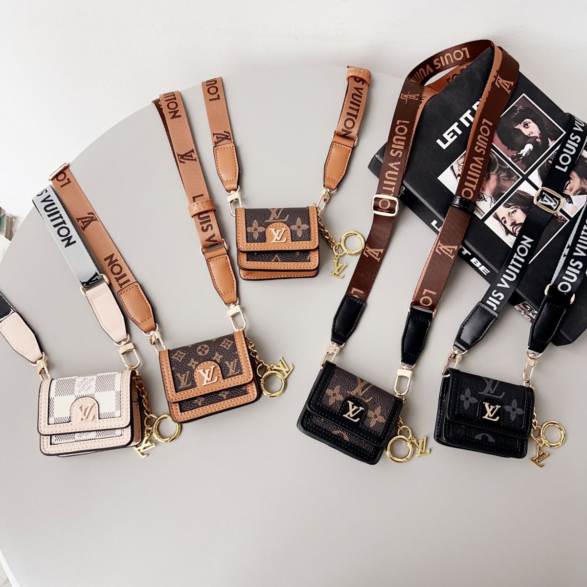 LV AirPodsケースバッグ ミニバッグチャーム クラシックフラワープリント