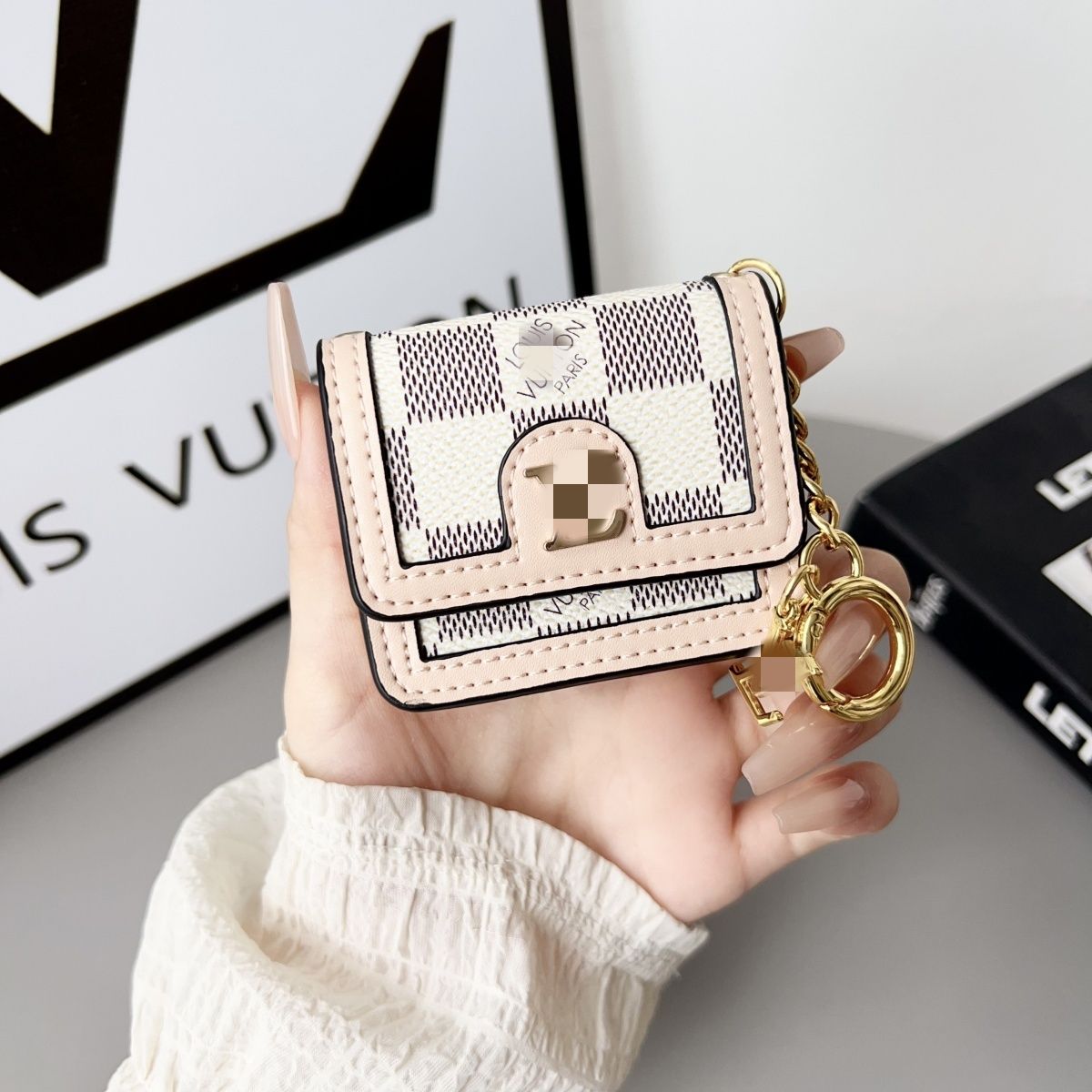 LV AirPodsケースバッグ ミニバッグチャーム クラシックフラワープリント