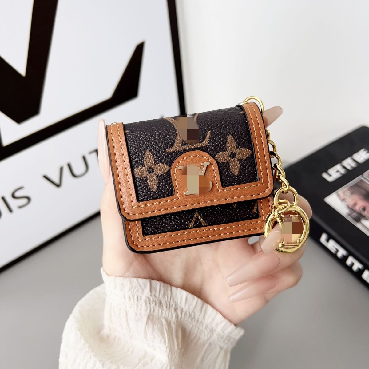 LV AirPodsケースバッグ ミニバッグチャーム クラシックフラワープリント