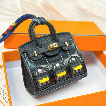 House Shaped Mini Bag Charm | Croc Embossed PU Leather Keychain Pouch for AirPods, Red Envelope & Car Keys – Cute Bag Pendant Ornament for Handbag, Backpack or Car Mirror – Trendy Small Gift for Women