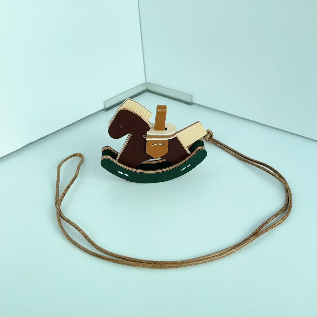 Retro pony leather Trojan horse handmade pendant ins women's car keychain pendant rocking horse bag pendant pu