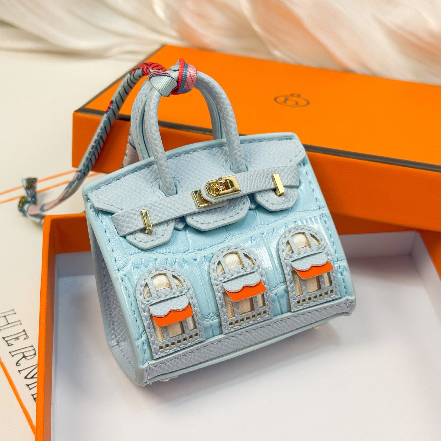 House Shaped Mini Bag Charm | Croc Embossed PU Leather Keychain Pouch for AirPods, Red Envelope & Car Keys – Cute Bag Pendant Ornament for Handbag, Backpack or Car Mirror – Trendy Small Gift for Women