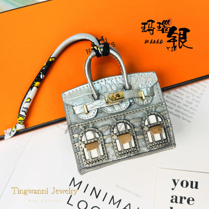 Velvet House-Shaped Mini Bag Charm | Cute Keychain Pouch for AirPods, Car Keys & Small Accessories – Trendy Small Purse Ornament