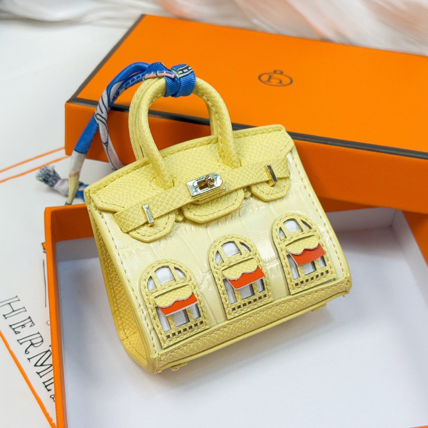 House Shaped Mini Bag Charm | Croc Embossed PU Leather Keychain Pouch for AirPods, Red Envelope & Car Keys – Cute Bag Pendant Ornament for Handbag, Backpack or Car Mirror – Trendy Small Gift for Women