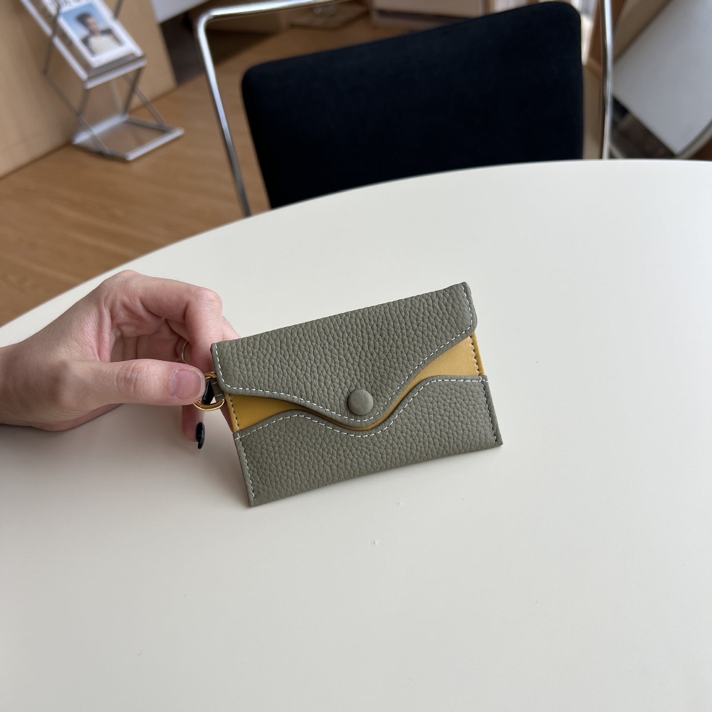 Top-grain cowhide halter envelope bag, earphone bag, versatile exquisite clip storage small change bag, Korean mini card pouch