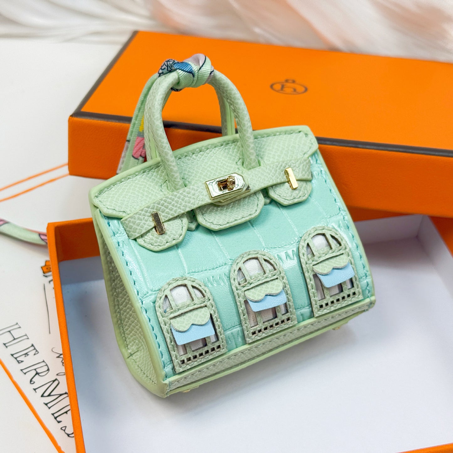 House Shaped Mini Bag Charm | Croc Embossed PU Leather Keychain Pouch for AirPods, Red Envelope & Car Keys – Cute Bag Pendant Ornament for Handbag, Backpack or Car Mirror – Trendy Small Gift for Women