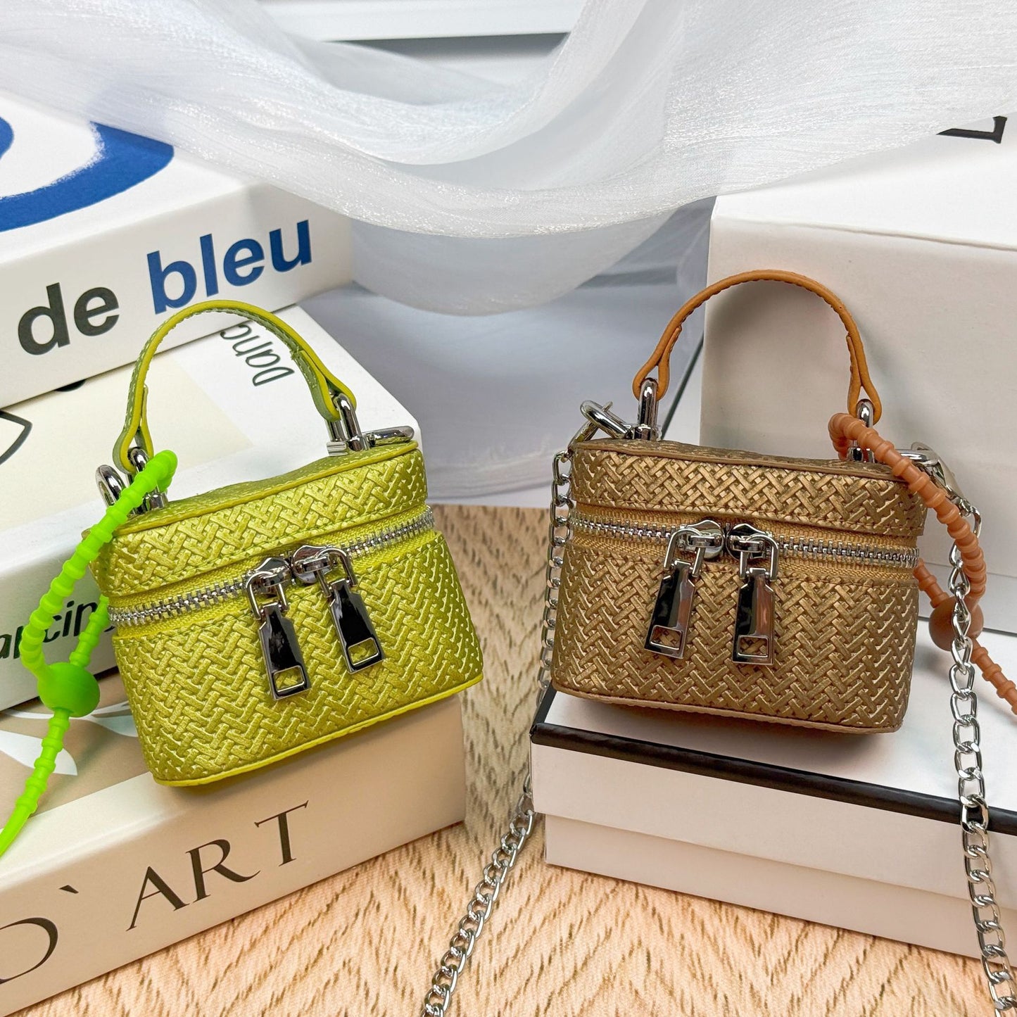 Mini messenger makeup women's bag Korean fashion bag pendant new double zipper foreign style chain earphone bag blind box
