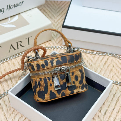 Mini messenger makeup women's bag Korean fashion bag pendant new double zipper foreign style chain earphone bag blind box