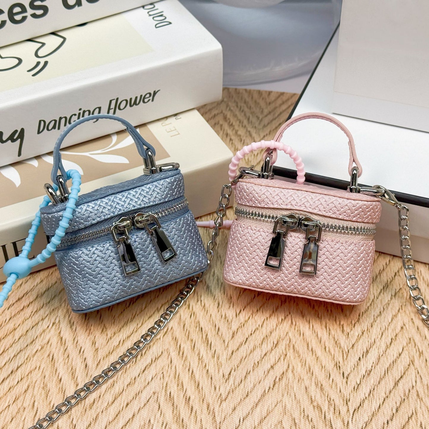 Mini messenger makeup women's bag Korean fashion bag pendant new double zipper foreign style chain earphone bag blind box