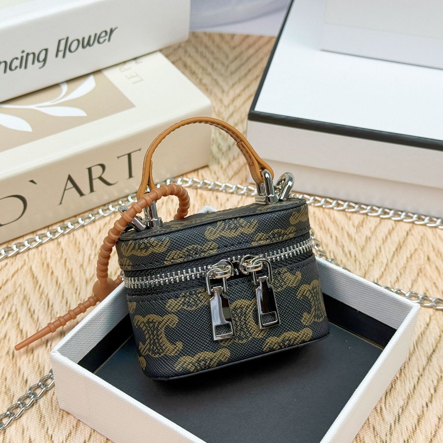 Mini messenger makeup women's bag Korean fashion bag pendant new double zipper foreign style chain earphone bag blind box