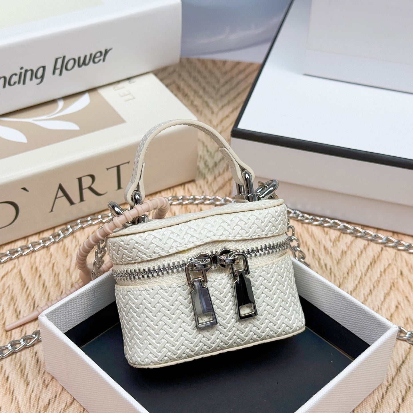 Mini messenger makeup women's bag Korean fashion bag pendant new double zipper foreign style chain earphone bag blind box