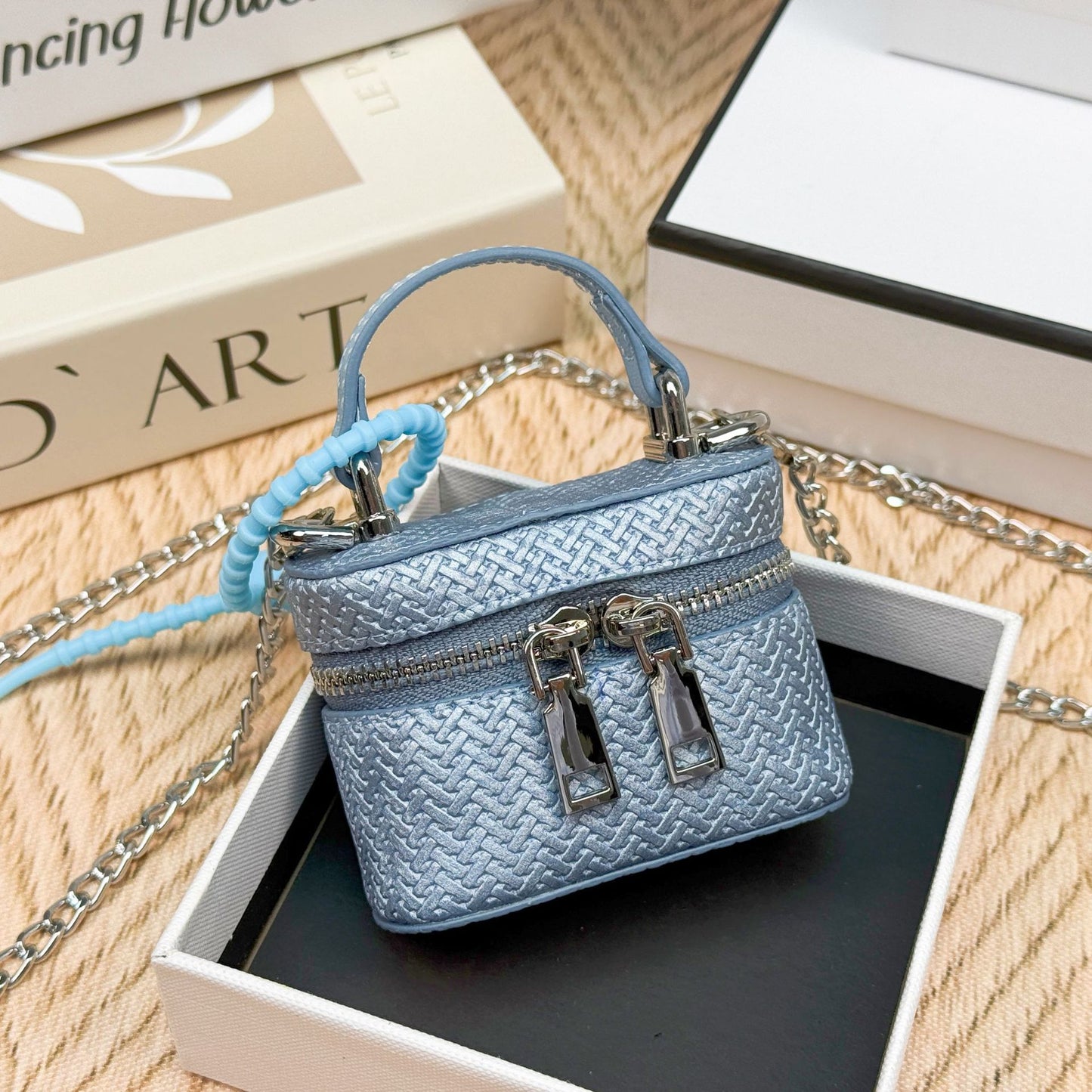 Mini messenger makeup women's bag Korean fashion bag pendant new double zipper foreign style chain earphone bag blind box
