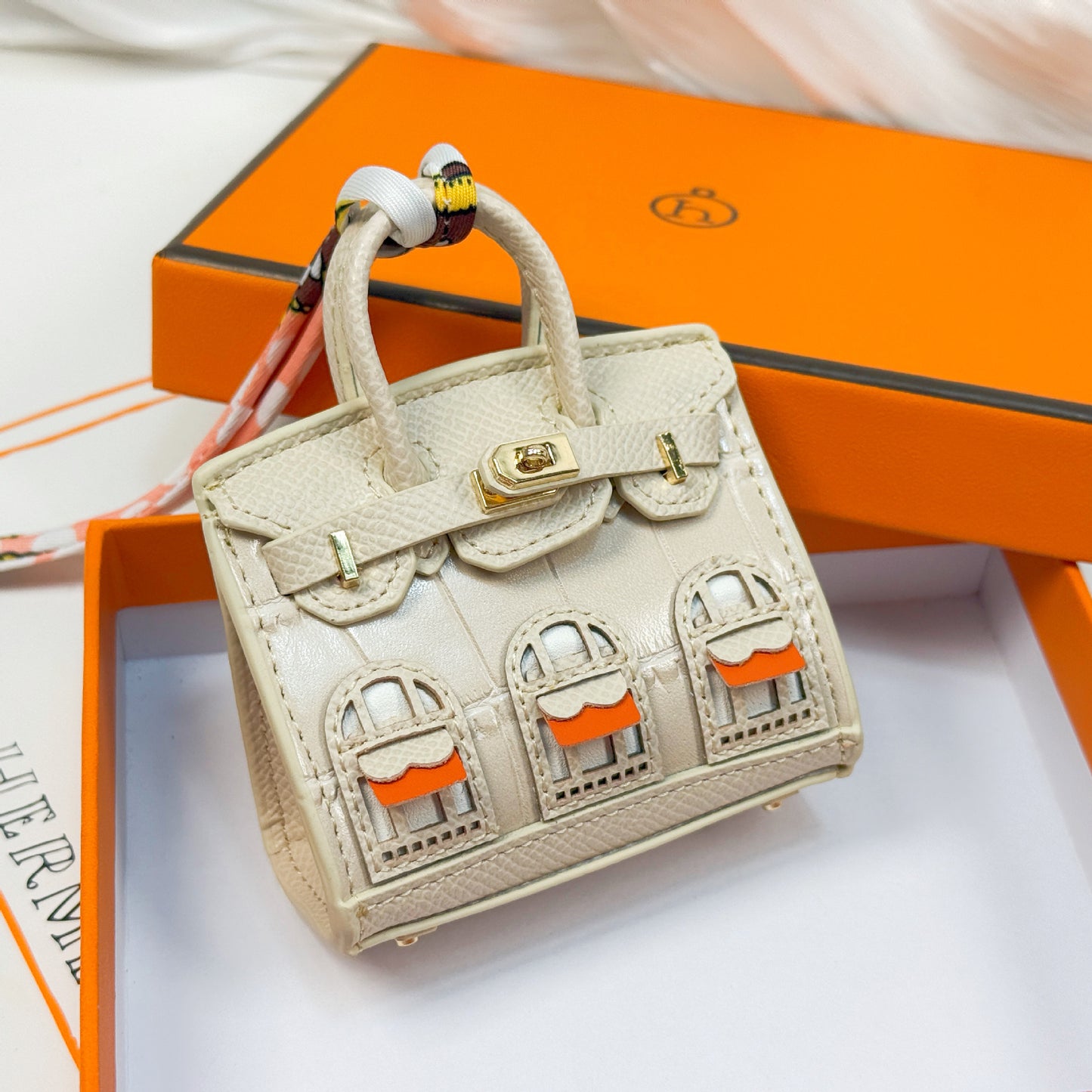 House Shaped Mini Bag Charm | Croc Embossed PU Leather Keychain Pouch for AirPods, Red Envelope & Car Keys – Cute Bag Pendant Ornament for Handbag, Backpack or Car Mirror – Trendy Small Gift for Women