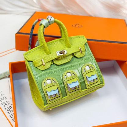 House Shaped Mini Bag Charm | Croc Embossed PU Leather Keychain Pouch for AirPods, Red Envelope & Car Keys – Cute Bag Pendant Ornament for Handbag, Backpack or Car Mirror – Trendy Small Gift for Women