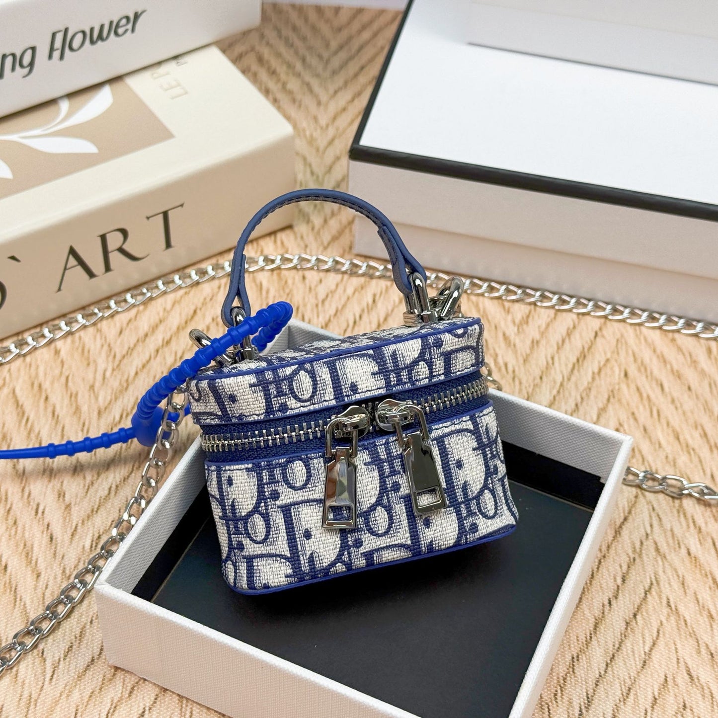 Mini messenger makeup women's bag Korean fashion bag pendant new double zipper foreign style chain earphone bag blind box