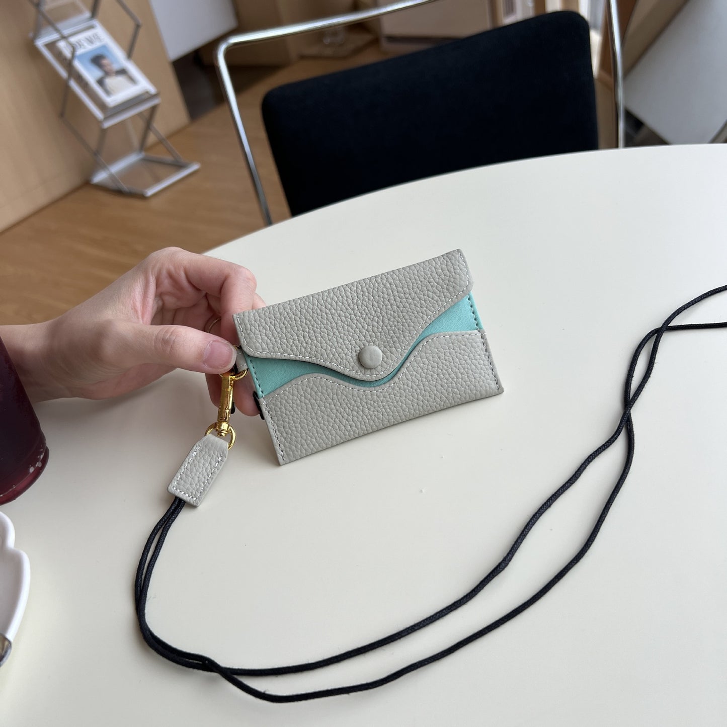 Top-grain cowhide halter envelope bag, earphone bag, versatile exquisite clip storage small change bag, Korean mini card pouch