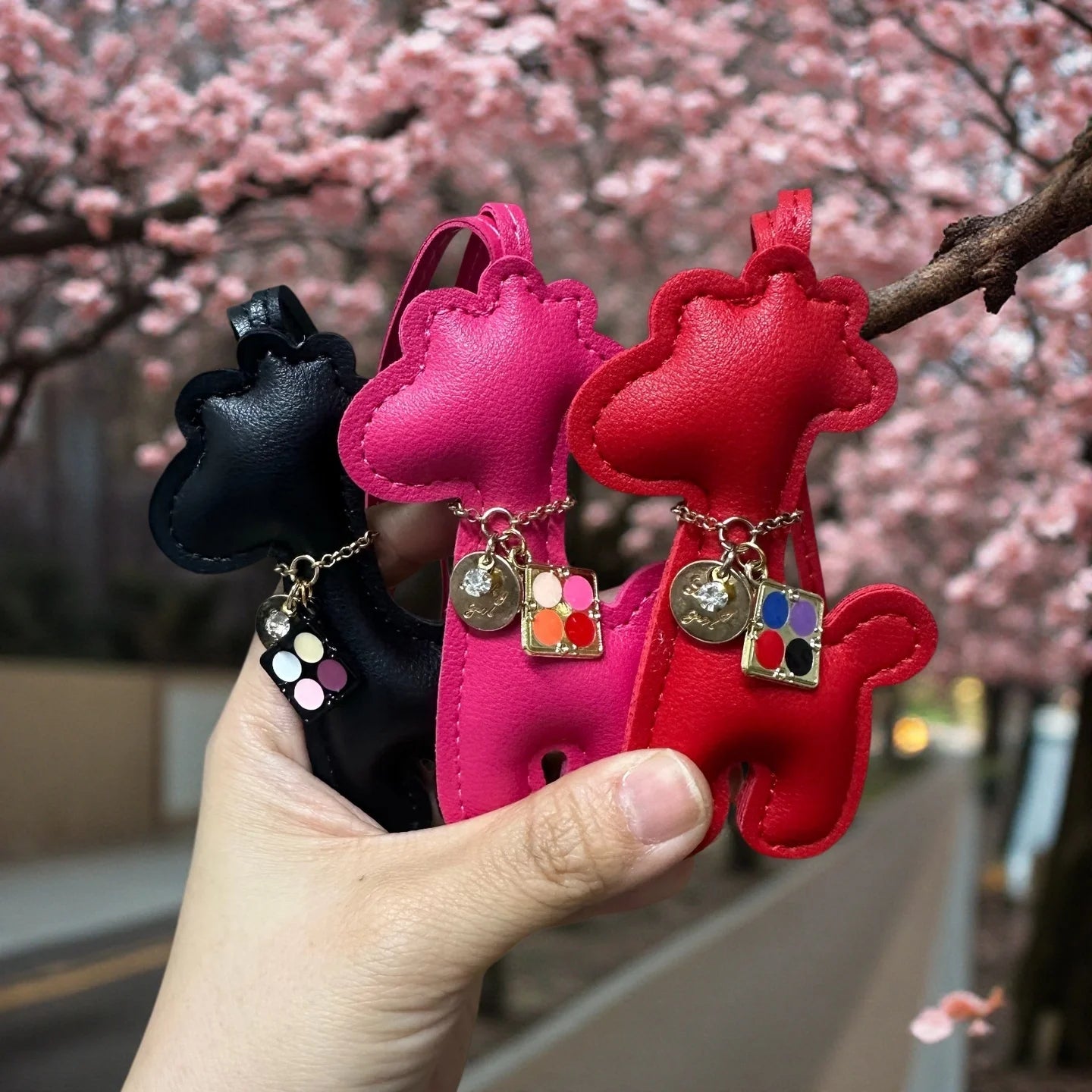 Stylish PU Leather Giraffe & Cat with Eyeshadow Palette Pendant NecklaceKeychain/ Bag Charm-Fashionable & Fun Accessory for Bags