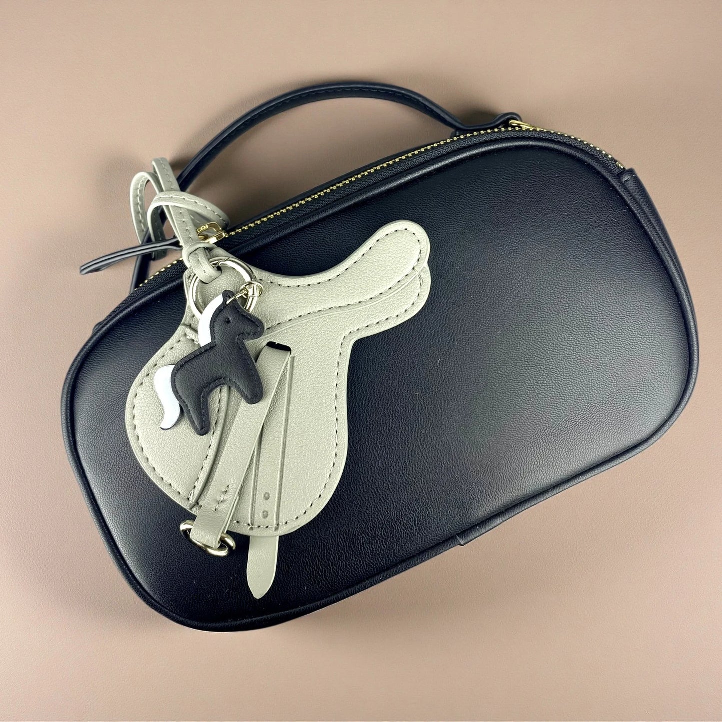 Handmade PU Leather Saddle Bag Charm with Tiny Horse Pendant – Stylish And Unique Equestrian Gift for Purse, Keychain & Backpack